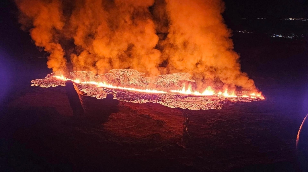 Ισλανδία: Η λάβα έκαψε σπίτια στο Γκρίνταβικ - Εντυπωσιακές εικόνες από τις εκρήξεις