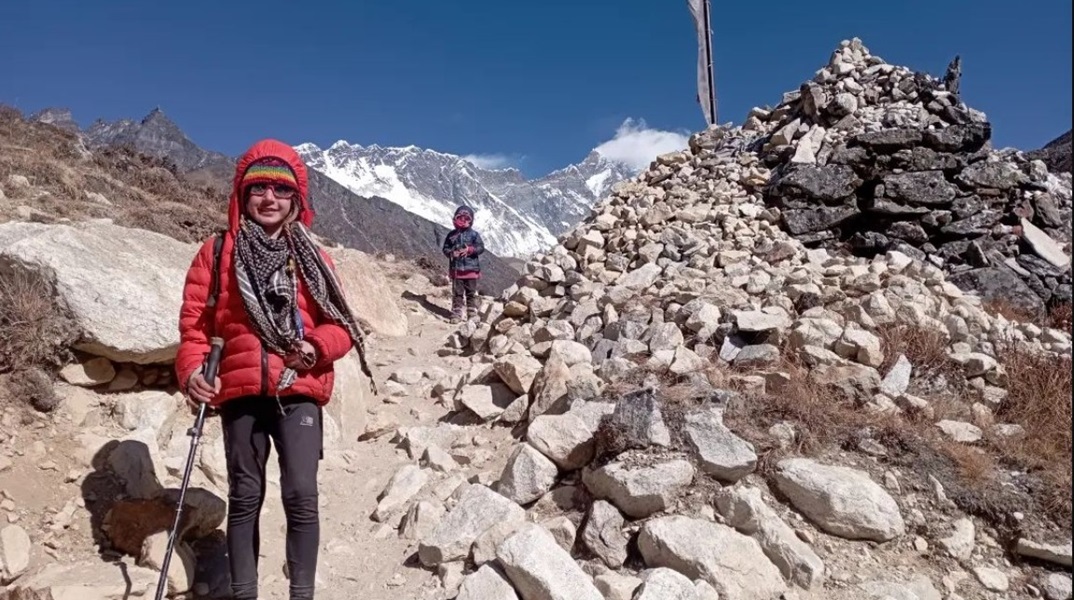 Τετράχρονο κοριτσάκι έγινε το νεότερο άτομο που φτάνει στα 5.300μ στο Έβερεστ 