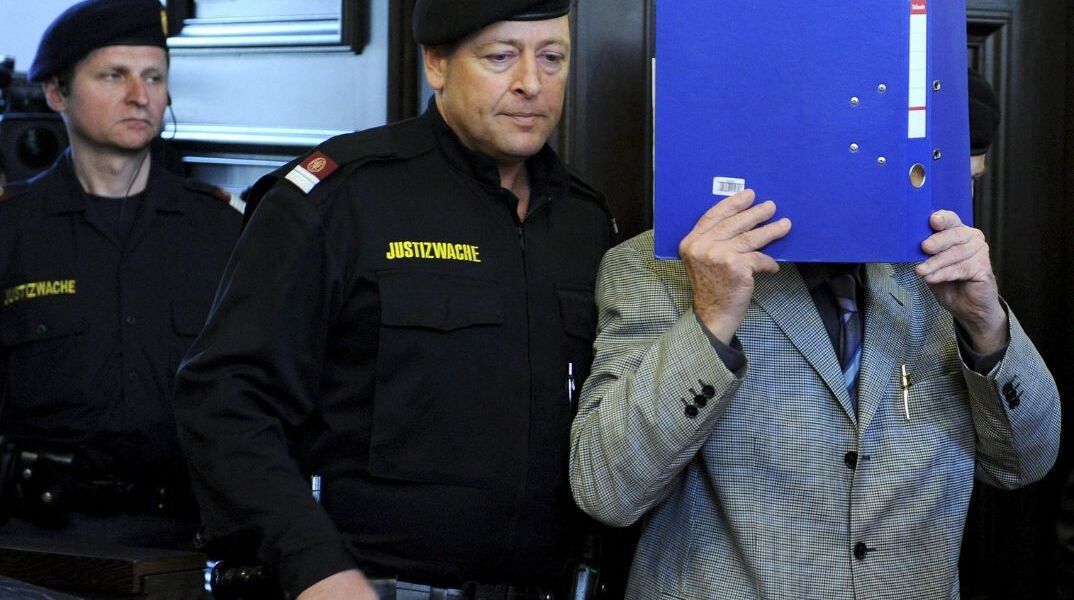 Γιόζεφ Φριτσλ: Αποφυλακίζεται «το τέρας» που βίαζε την κόρη του και απέκτησε επτά παιδιά μαζί της 