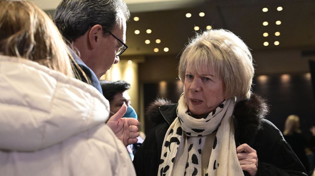 Έλενα Ακρίτα: Άλλαξε γνώμη και πάει στις Σπέτσες παρά τις ενστάσεις