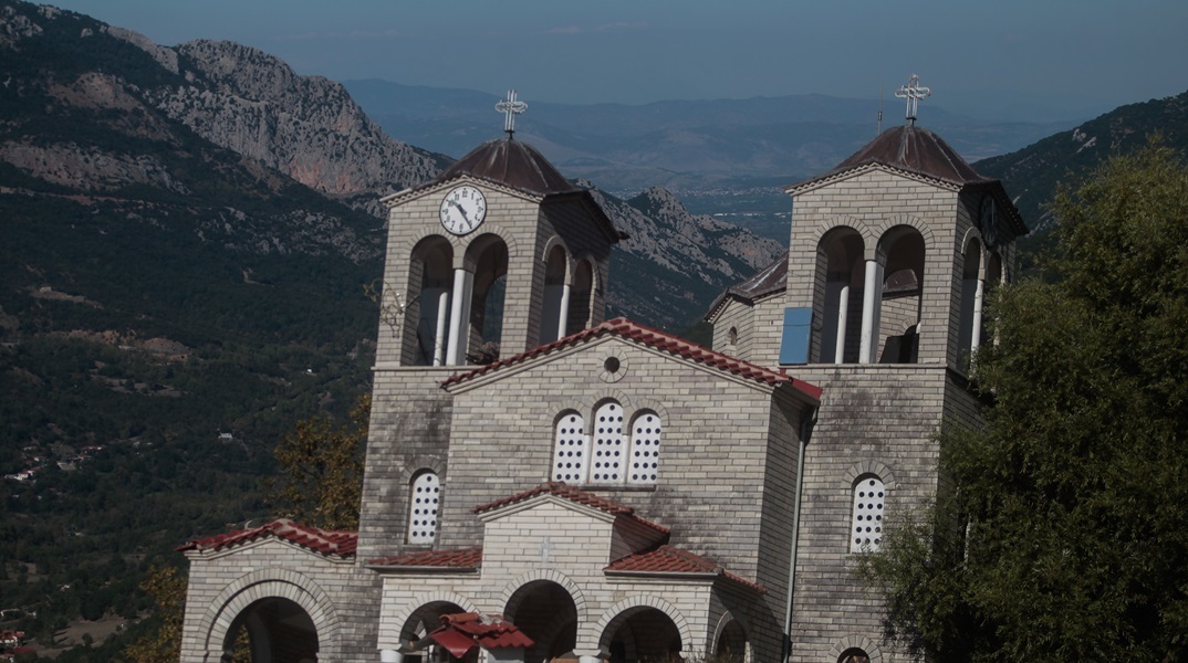 Ροπωτό Τρικάλων: Η μοναδική εκκλησία με κλίση 17 μοιρών 