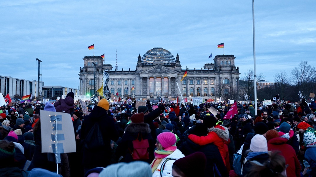 Γερμανία: Εκατοντάδες άνθρωποι στους δρόμους διαδήλωσαν κατά της ακροδεξιάς AfD