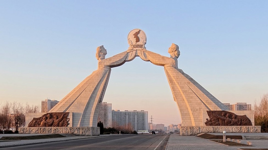 Βόρεια Κορέα: Κατεδάφισε μνημείο-ορόσημο για την επανένωση με τη Νότια Κορέα