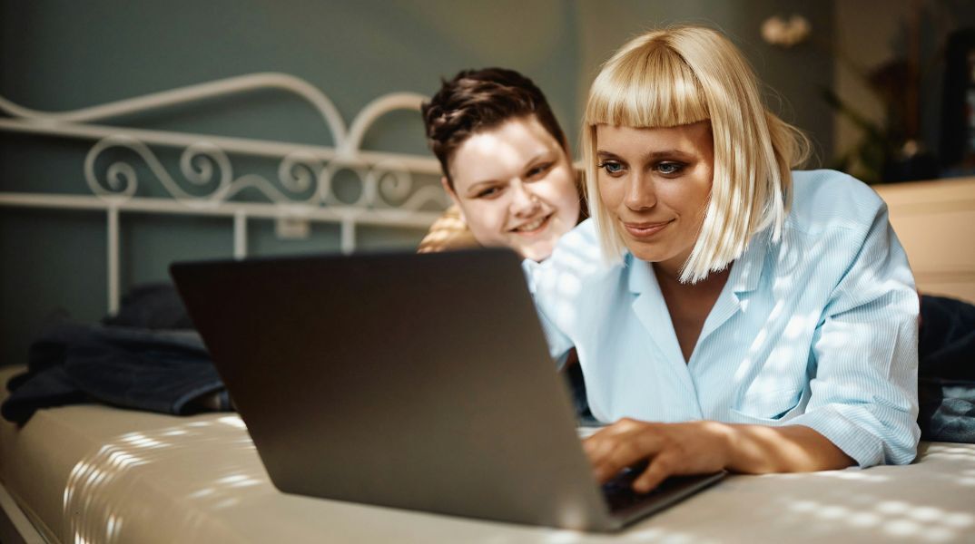 Σε δημόσια διαβούλευση το νομοσχέδιο για τον γάμο ομόφυλων ζευγαριών