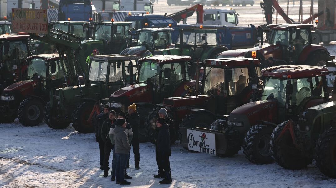 Aγρότες: Φουντώνουν οι κινητοποιήσεις σε Γερμανία και Γαλλία