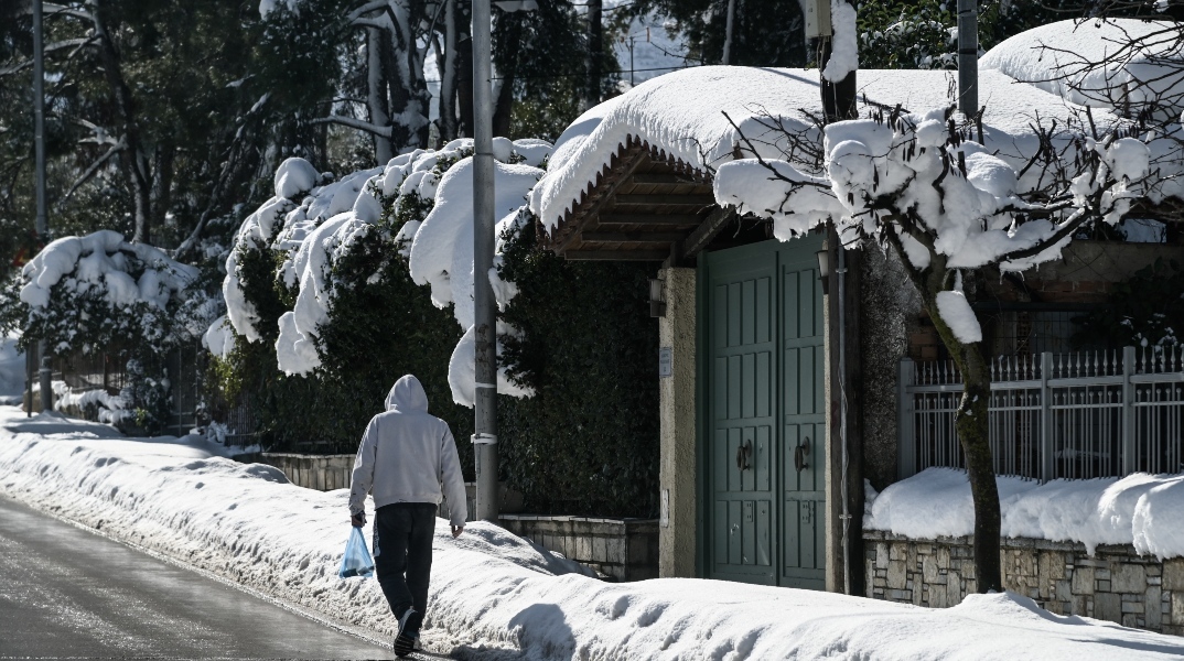 Ο καιρός σήμερα: Πτώση της θερμοκρασίας την Κυριακή με τοπικές χιονοπτώσεις και δυνατούς ανέμους