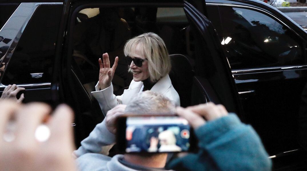 Tραμπ: Η Ε. Τζιν Κάρολ στοχεύει να δώσει χρήματα «σε κάτι που μισεί»