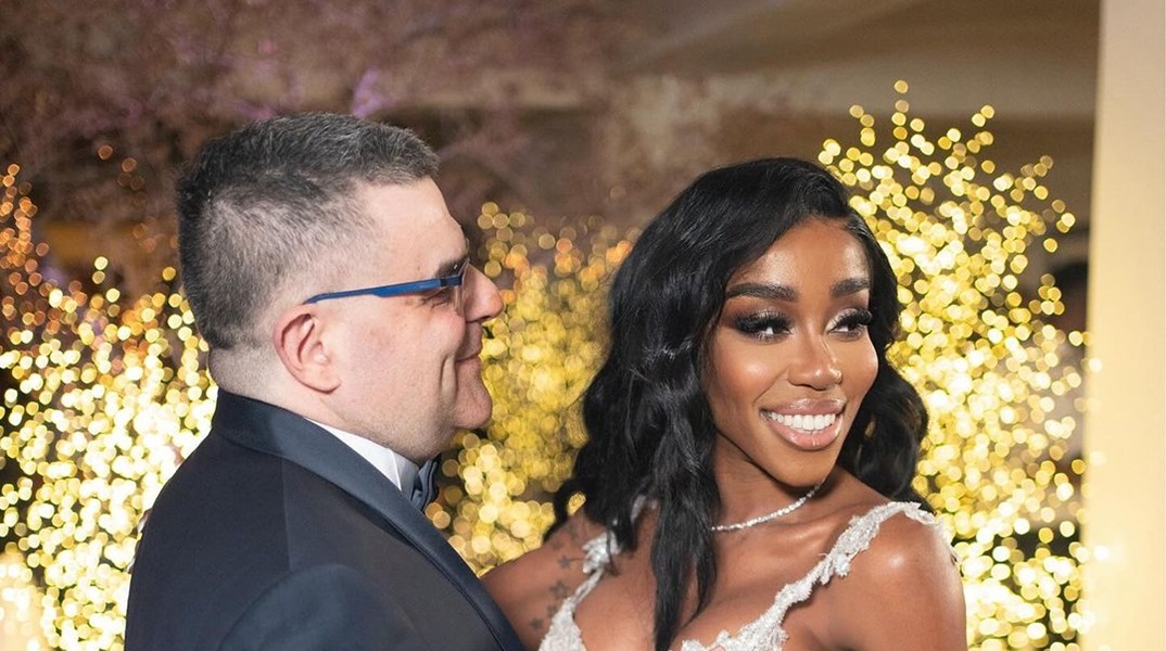 «Δεν θα σε αφήσω, θα σε βρω» - Το μήνυμα της Ελίζαμπεθ Ελέτσι στην γυναίκα που «κάρφωσε» το γάμο στην ΑΑΔΕ