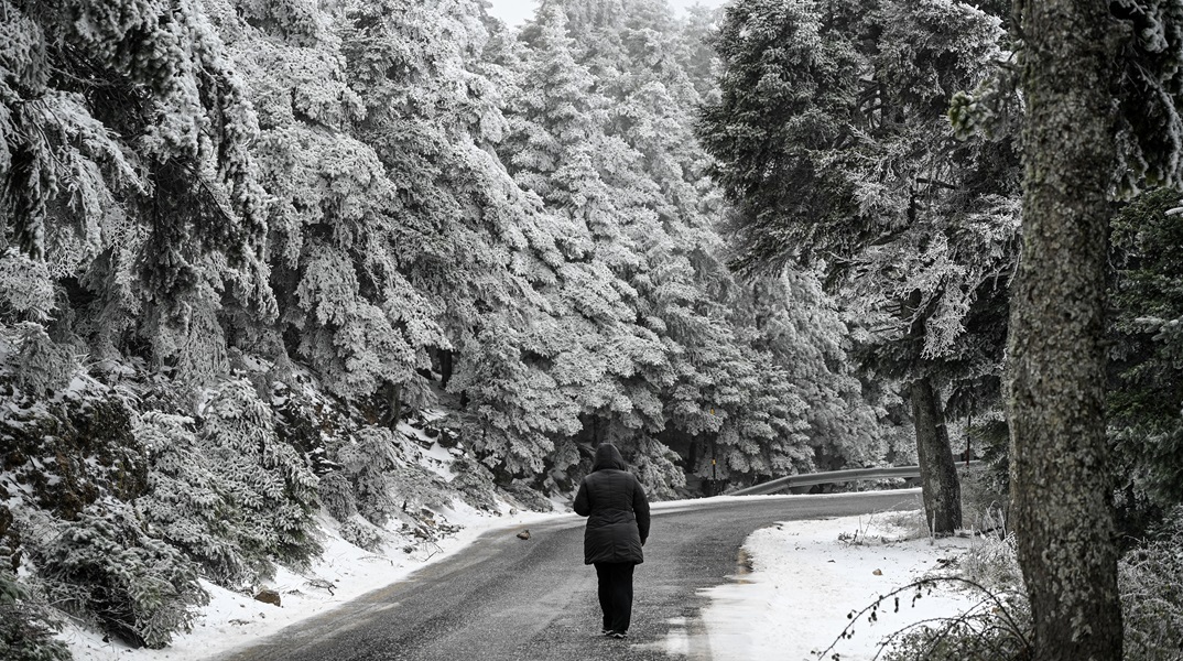 Εξασθενεί σταδιακά από την Τετάρτη η κακοκαιρία «Avgi» - Πού θα χιονίσει - Πλησιάζουν οι Αλκυονίδες μέρες