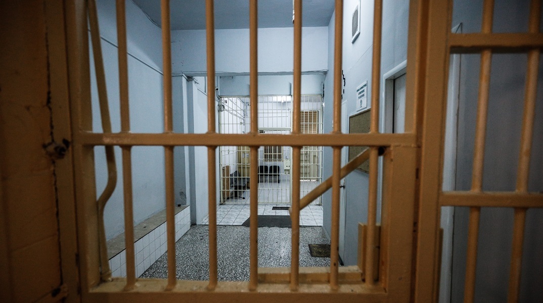 Προφυλακιστέα η 57χρονη για το «οπλοστάσιο» που έκρυβε στην οικία της  
