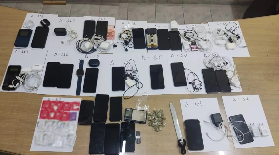«Έφοδος» στις φυλακές Κορυδαλλού - Εντοπίστηκαν ναρκωτικά, κάρτες sim, ρούτερ και πολλά κινητά 