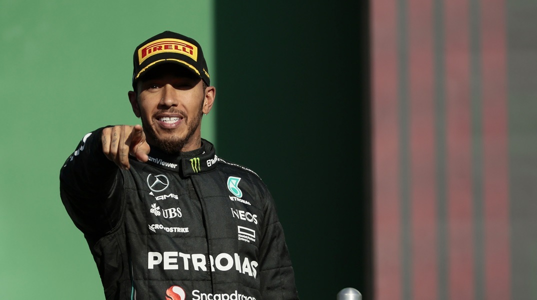 Έτοιμη να σκάσει η «βόμβα» στη F1: Φήμες για συμφωνία της Φεράρι με τον Λιούις Χάμιλτον