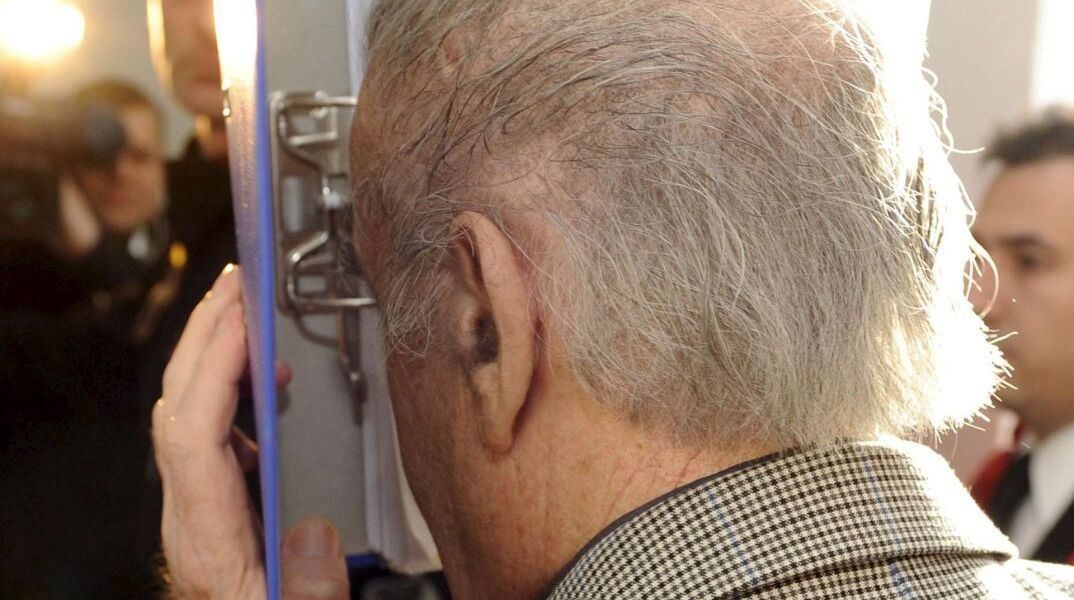 Προσφυγή κατά της μεταγωγής σε κανονική φυλακή του «τέρατος» που έκανε παιδιά με την κόρη του 