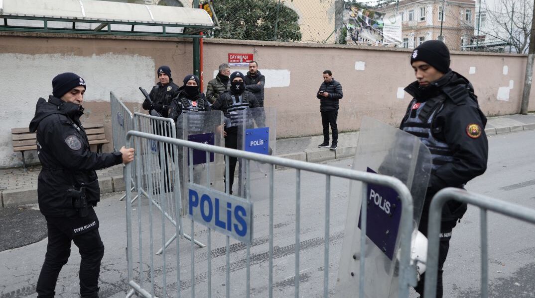 Τουρκία: Ένοπλος κρατά ομήρους εργαζόμενους σε εργοστάσιο