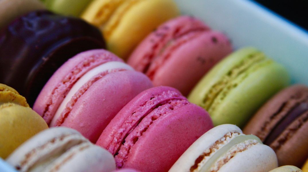 Ποιος κερνάει γλυκάκι σήμερα;