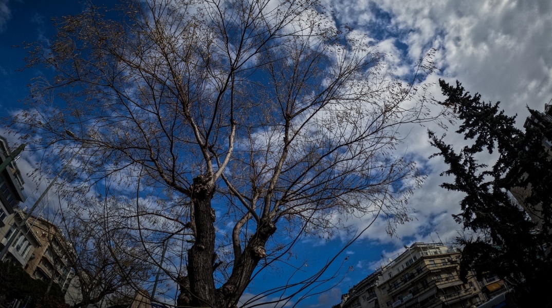 Αίθριος ο καιρός για αύριο Τρίτη σε όλη την Ελλάδα με λίγες νεφώσεις
