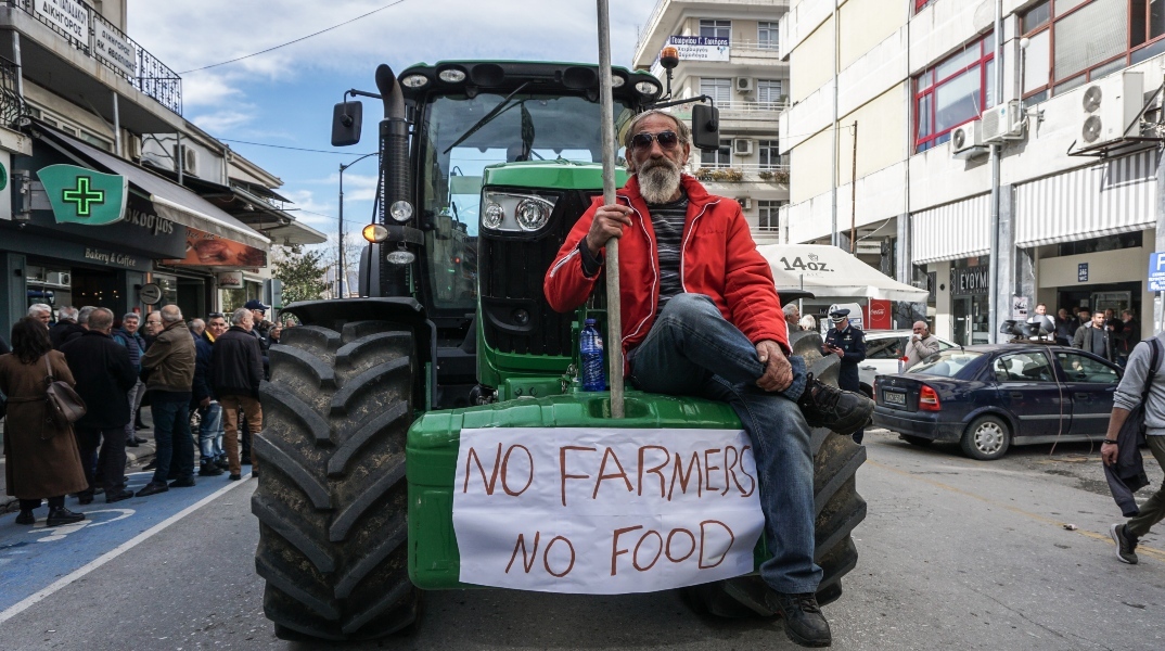Απειλούν με πολύωρα μπλόκα οι αγρότες: «Θα δούμε εικόνες Γερμανίας, Γαλλίας, Ιταλίας»
