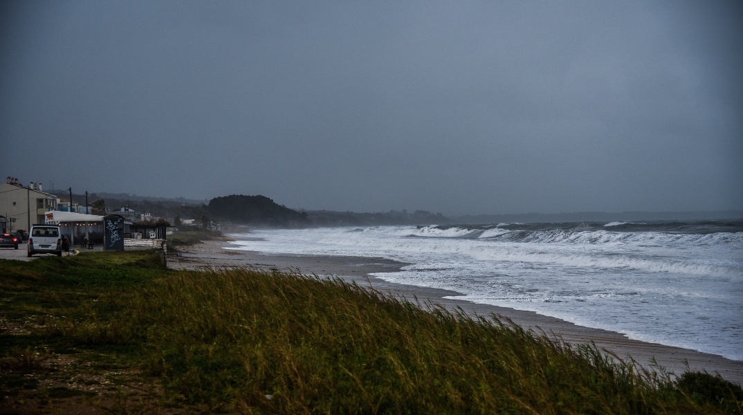 Ελαφρώς νεφελώδης θα είναι ο καιρός σήμερα Τετάρτη με τη θερμοκρασία να σημειώνει μικρή πτώση