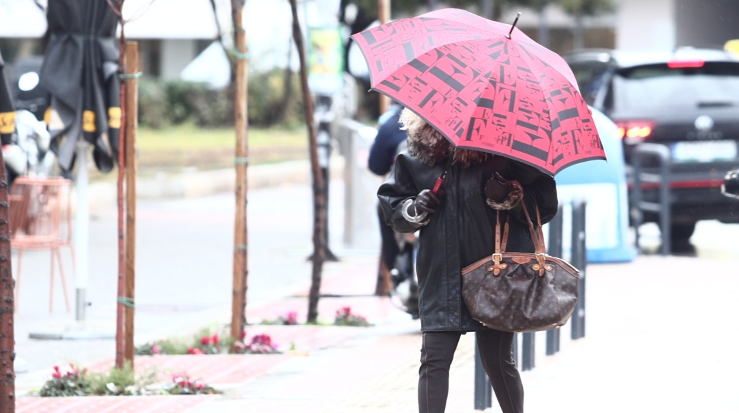 Βροχερός θα είναι ο καιρός σήμερα Πέμπτη με σποραδικές καταιγίδες