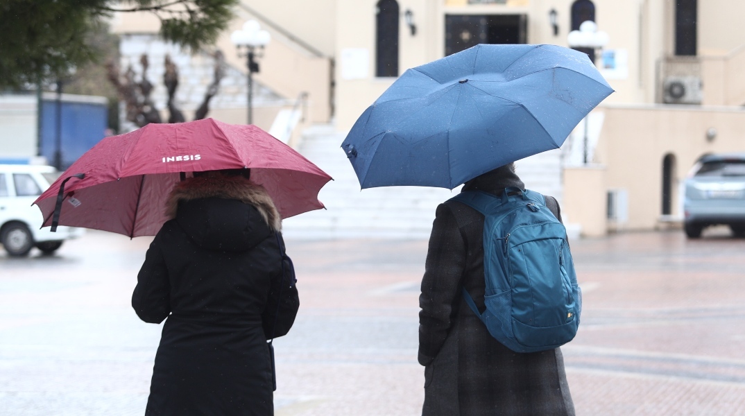Βροχερός θα είναι ο καιρός αύριο Πέμπτη με σποραδικές καταιγίδες