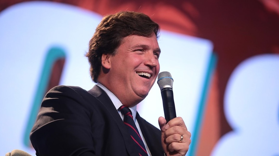 Τάκερ Κάρλσον: Θα πάρει συνέντευξη από τον Βλαντιμίρ Πούτιν - Σάλος σε ΗΠΑ και Ρωσία