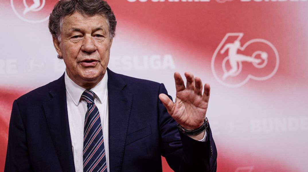 Ότο Ρεχάγκελ: Έψαλε τον εθνικό ύμνο σε άπταιστα ελληνικά