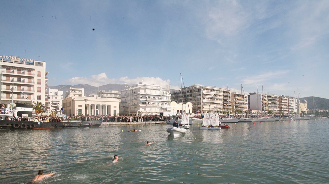 Βόλος: Αθωώθηκε ο άνδρας που το 2017 χτύπησε με φωτοβολίδα 55χρονο στα γεννητικά όργανα 