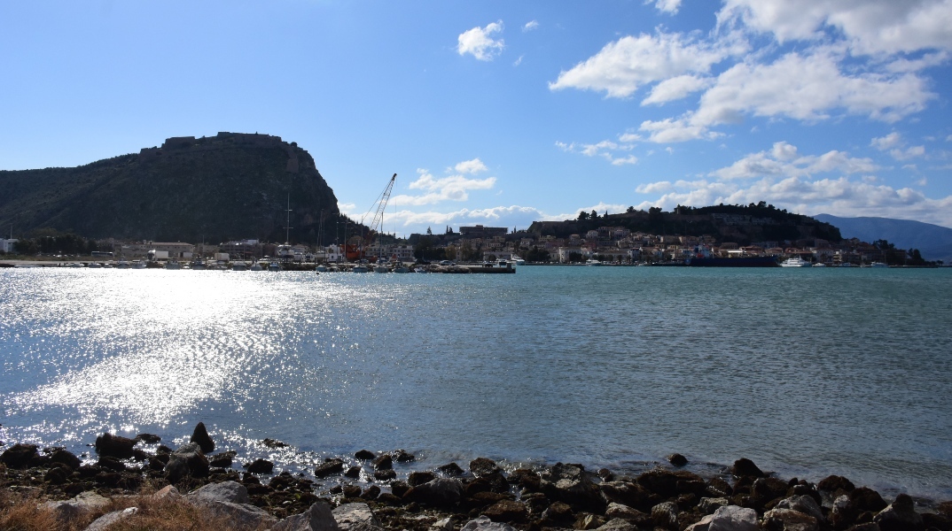 Αίθριος ο καιρός σήμερα Παρασκευή με λίγες σποραδικές βροχές κατά τόπους