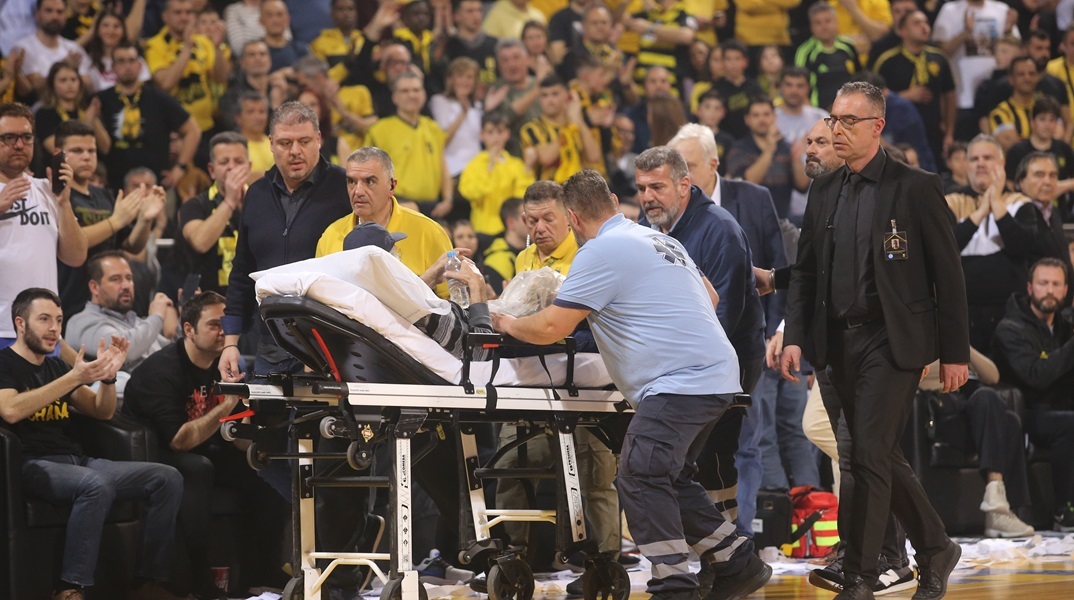 Άρης-ΠΑΟΚ: Φίλαθλος λιποθύμησε κατά τη διάρκεια του αγώνα στο Αλεξάνδρειο 