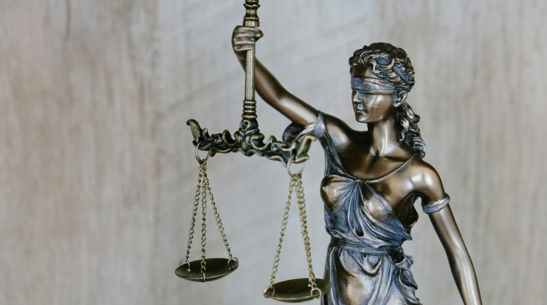 Ποινικός Κώδικας: Επιτάχυνση της δικαιοσύνης, πιο αυστηρές ποινές, τι θα ισχύει για  βραχιολάκι