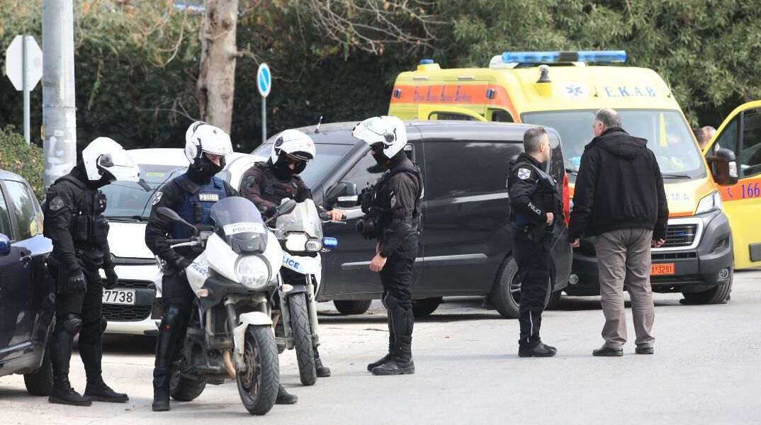 [367203] ΠΥΡΟΒΟΛΙΣΜΟΙ ΣΕ ΝΑΥΤΙΛΙΑΚΗ ΕΤΑΙΡΕΙΑ ΣΤΗΝ ΓΛΥΦΑΔΑ (ΓΙΑΝΝΗΣ ΠΑΝΑΓΟΠΟΥΛΟΣ/EUROKINISSI)