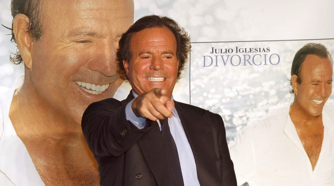 Νέα σειρά για τη ζωή του Χούλιο Ιγκλέσιας ετοιμάζει το Netflix