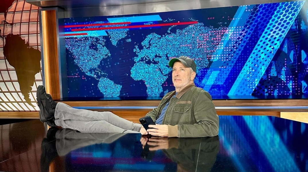 Τζον Στιούαρτ: Για ποιο λόγο ακυρώθηκε η εκπομπή του από την Apple TV+