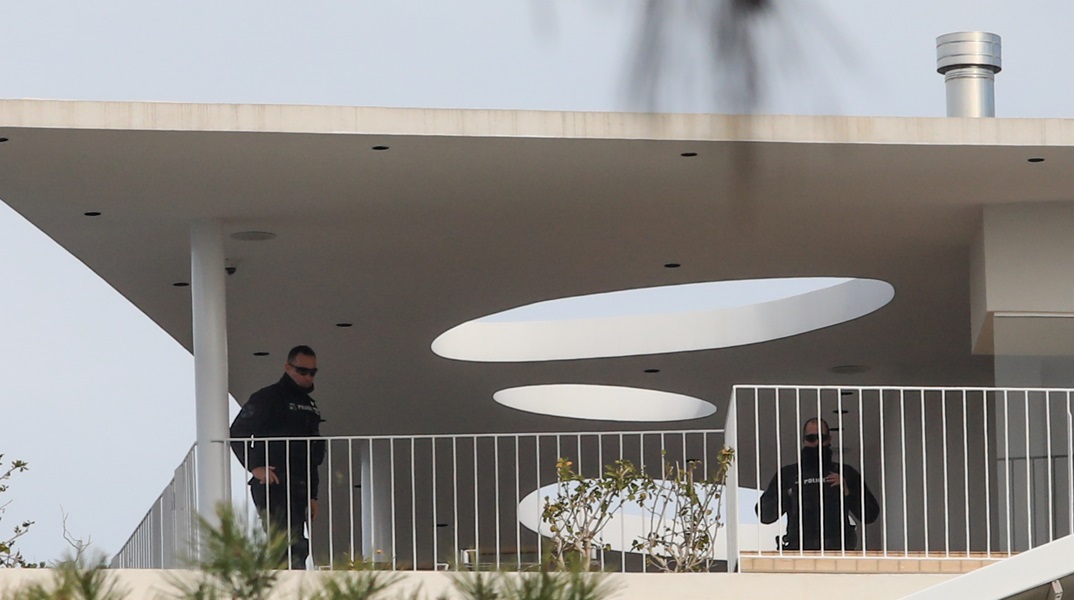 Γλυφάδα: Τι απαντά ο δικηγόρος οικογένειας Καρνέση