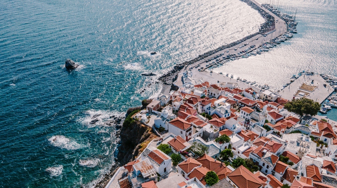 Οι πέντε ιδανικοί ρομαντικοί ελληνικοί προορισμοί για τους Ιταλούς, σύμφωνα με τη ιταλική ταξιδιωτική ιστοσελίδα My Greek Salad