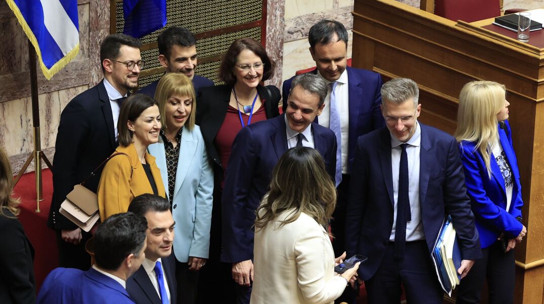 NΔ - Γάμος ομόφυλων: 107 υπερψήφισαν