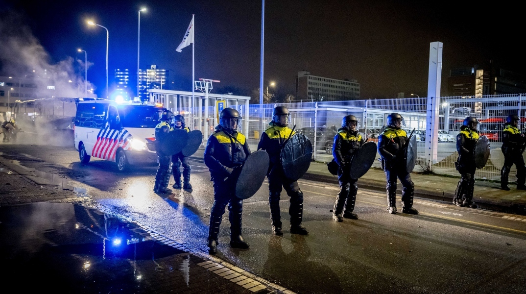 Ολλανδία: Τέσσερις αστυνομικοί τραυματίστηκαν κατά τη διάρκεια συγκρούσεων στη Χάγη μεταξύ ομάδων πολιτών από την Ερυθραία	