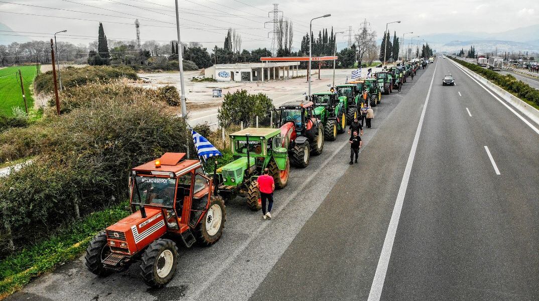 Έκτακτα μέτρα της Τροχαίας για την κάθοδο των αγροτών με τα τρακτέρ στην Αθήνα