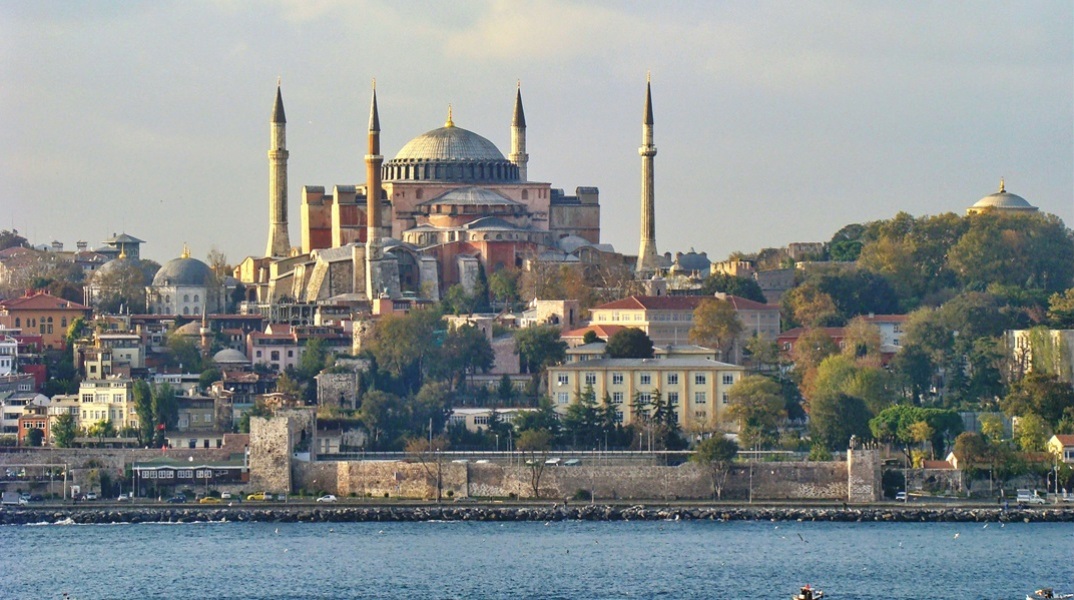 Αγία Σοφία: Αποσυναρμολόγηση μιναρέ λόγω ρογμών