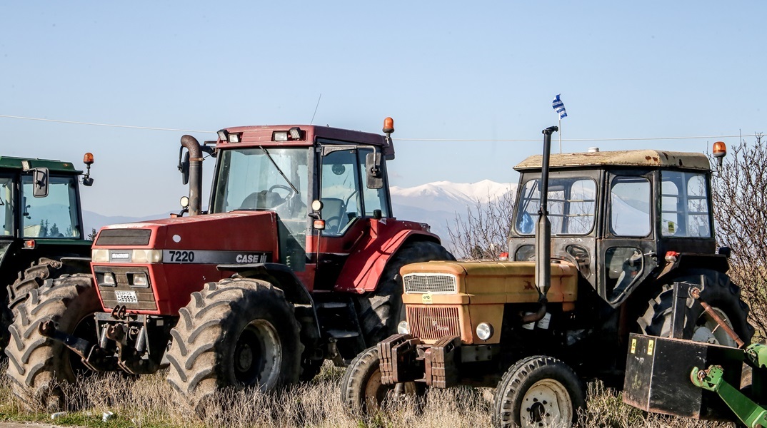 Αγρότες: Παραμένουν στα μπλόκα ως τη Δευτέρα