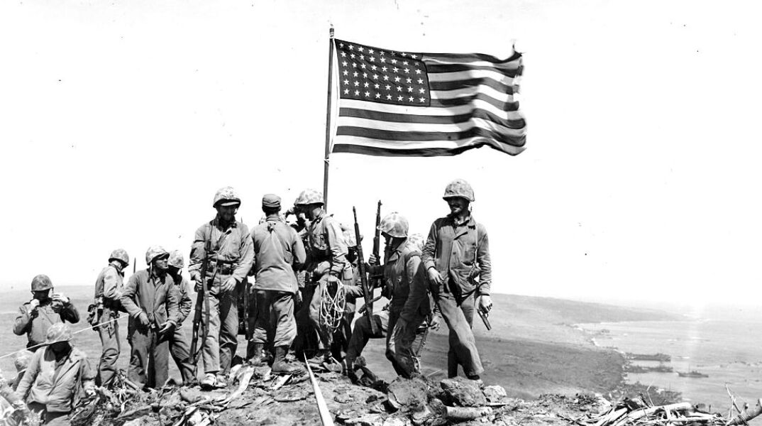 Σαν Σήμερα: Υψώνεται η Αμερικανική σημαία στην Ίβο Τζίμα