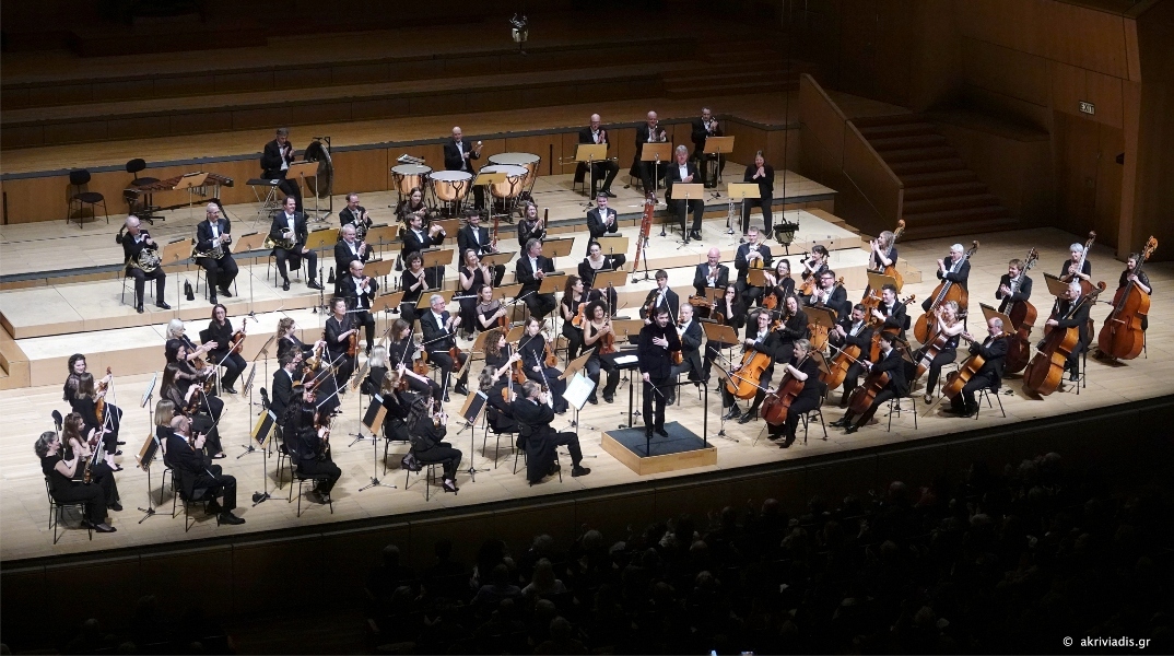 Ο Διονύσης Γραμμένος διευθύνει τη Φιλαρμονική του Λονδίνου