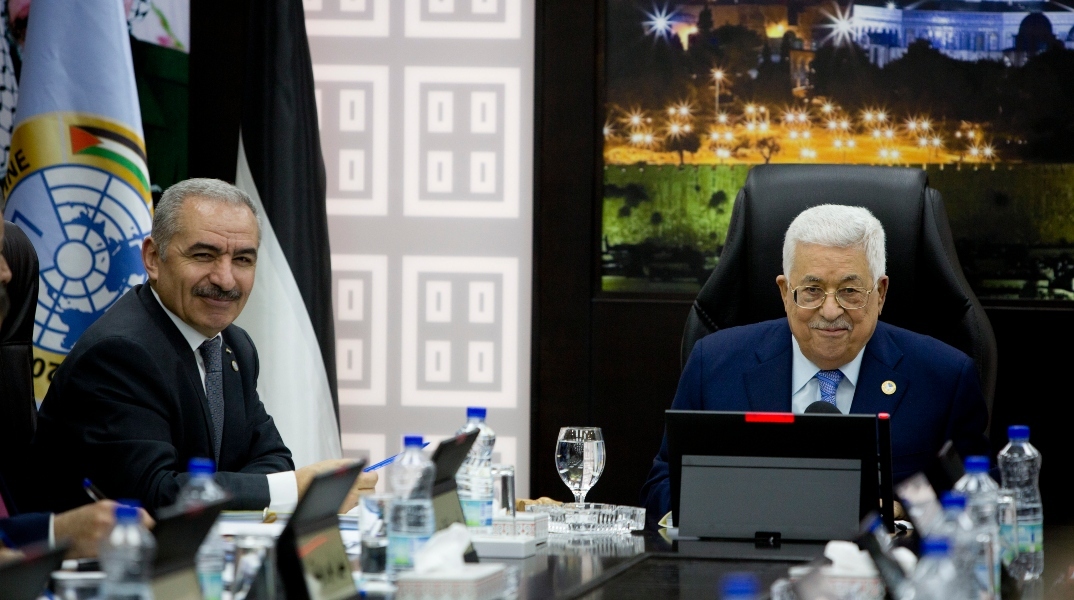 Η κυβέρνηση της Παλαιστινιακής Αρχής υπέβαλε την παραίτησή της στον πρόεδρο Μαχμούντ Αμπάς