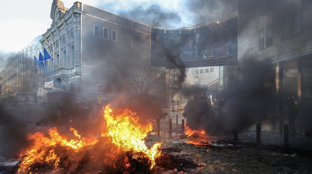 Αγρότες: Ένταση στις Βρυξέλλες 