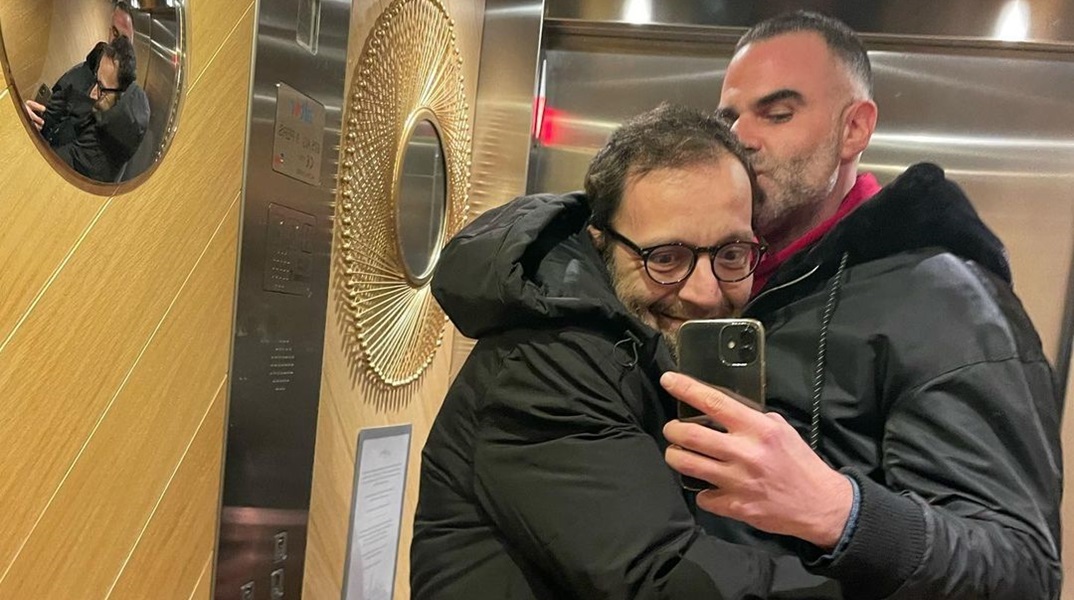 «Μαζί σου για πάντα» - Ο Αύγουστος Κορτώ δημοσίευσε την αγγελία γάμου του 