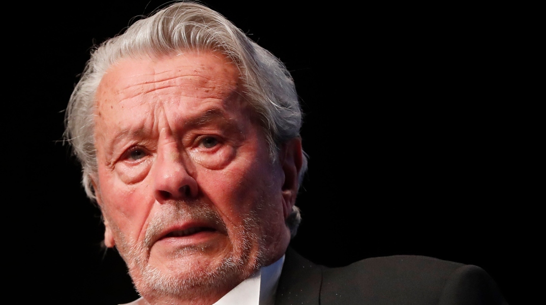 Ο Αλέν «Ράμπο» Ντελόν: Κατασχέθηκαν 72 πυροβόλα όπλα και πάνω από 3.000 φυσίγγια από σπίτι του