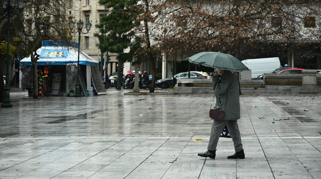 Νεφελώδης θα είναι ο καιρός σήμερα Τετάρτη με τοπικές βροχές