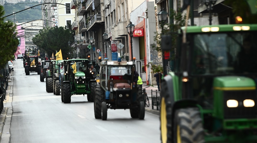 Αποχωρούν από τα μπλόκα οι αγρότες - Θα συνεχιστούν με διαφορετικές δράσεις οι κινητοποιήσεις 