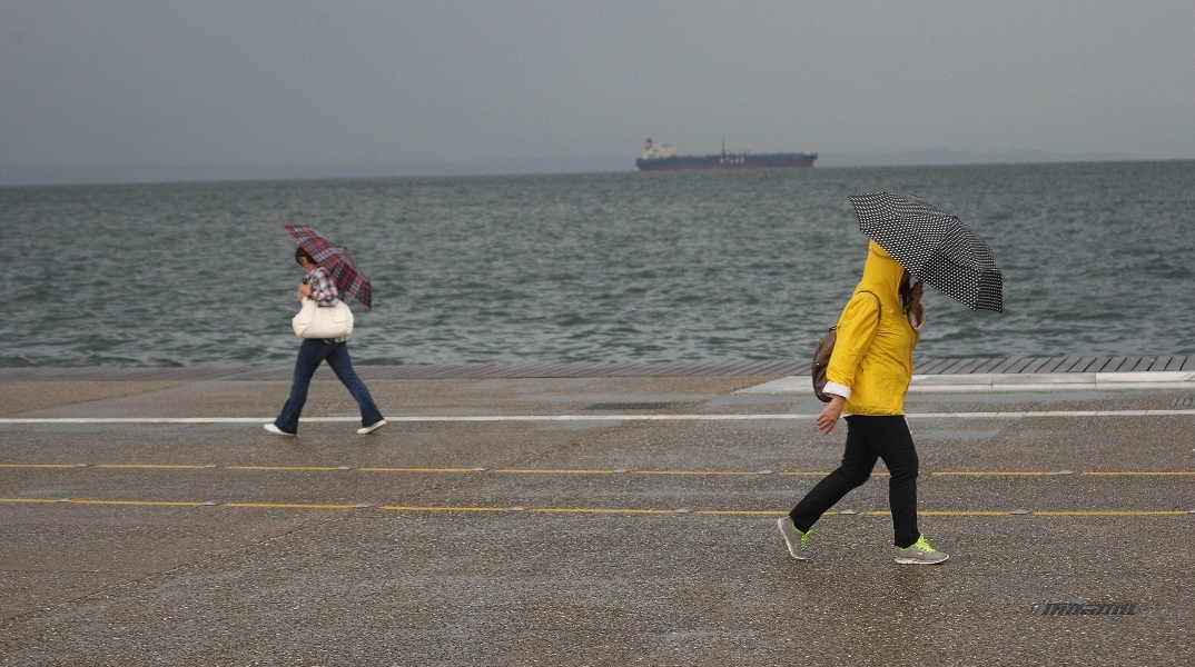 Συννεφιασμένος θα είναι ο καιρός αύριο Πέμπτη με τοπικές βροχές 