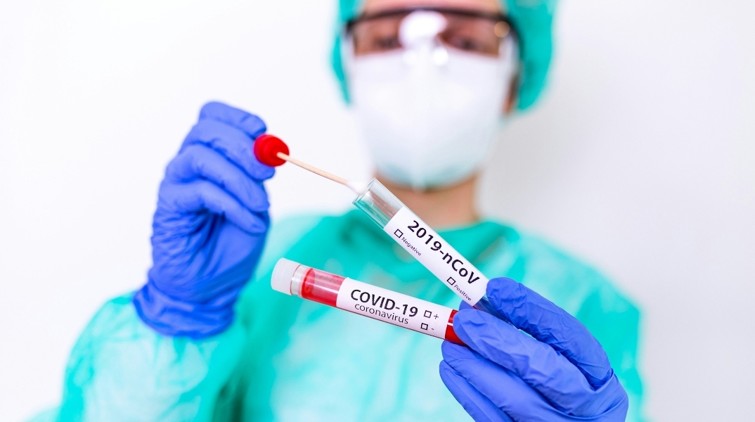 Ο Covid στις ΗΠΑ αντιμετωπίζεται πλέον ως γρίπη - Χαλαρώνουν τα μέτρα